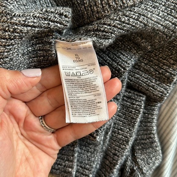 Women’s Gap Sweater - Picture 5 of 5